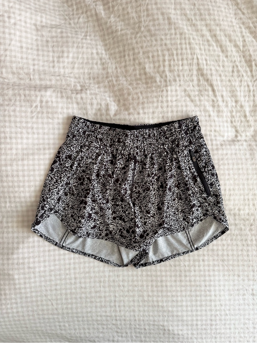 Lululemon Tracker Short V *4"